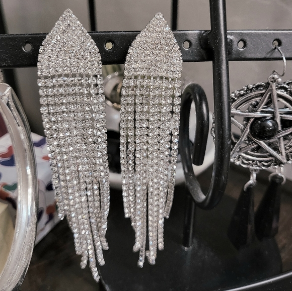 Free with Purchase | NWOT Diamond Rhinestone Drop Earrings 💎 - Picture 1 of 1
